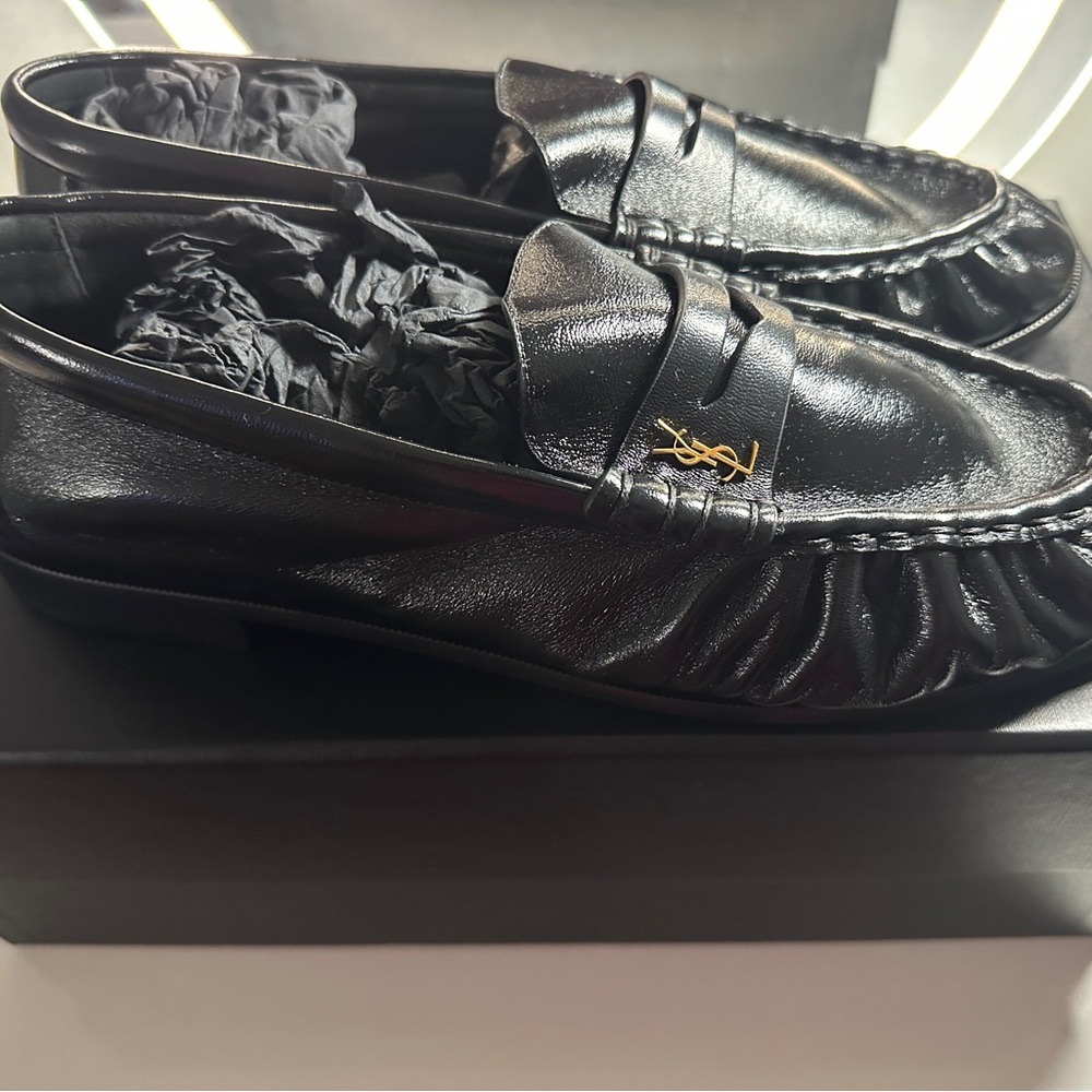 Men’s Saint Laurent Classic Le Loafer Penny slippers  in Black Box
